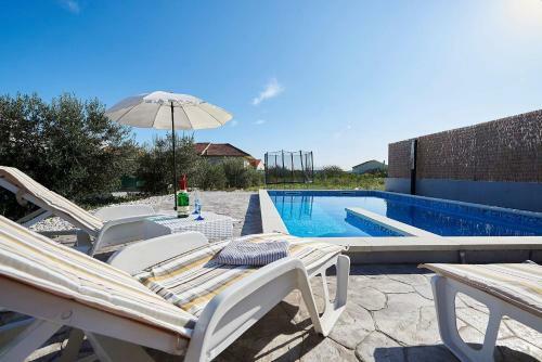 Apartamentos Holiday Home Dino & Lea