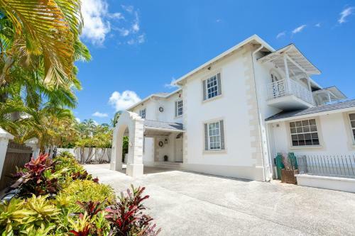 Ultra Luxury Infinity Pool Villa On Platinum Coast Gated Development
