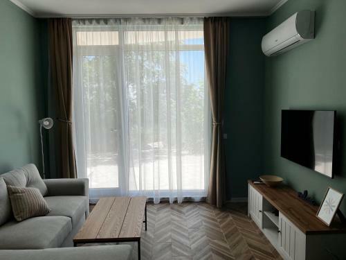 Las Brisas Garden Apartment