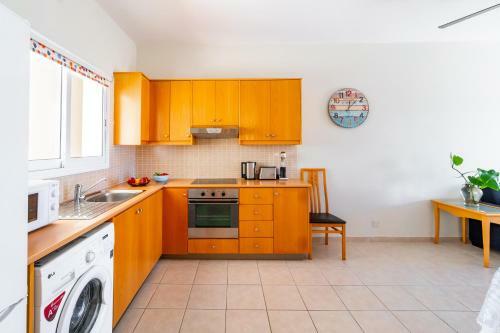 Kate's Latchi Beachfront Apartment 4 By Ezoria