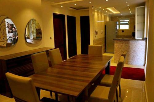 Hotel Apartment- Louran, Alex