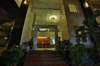 Sunny Hotel 1