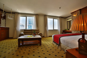 Sunny Hotel 1