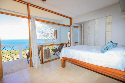 Spectacular Ocean View 5 Min Drive To Beach