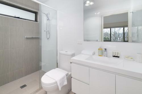 Townhouse In Cul-de-sac With Direct Street Access
