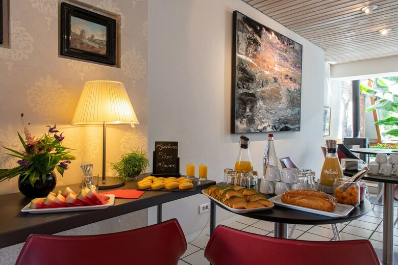 Saint Nicolas Hotel(.)