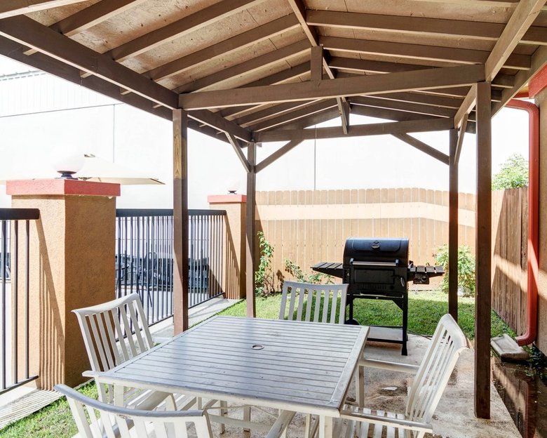 Hotel Quality Suites Bush/ Iah Airport