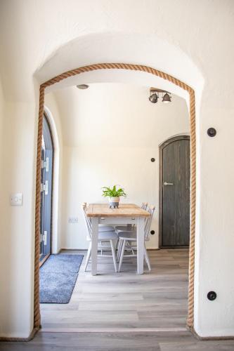The Nest, Hobbit House