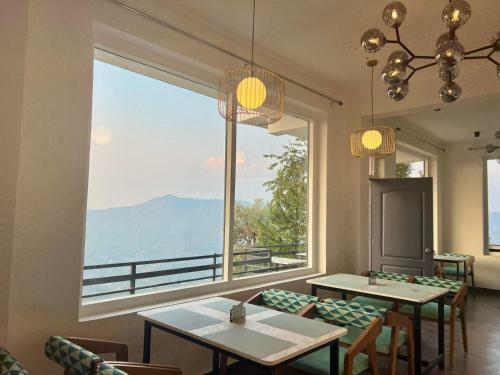 Hotel Himalayas By The Lake Hill