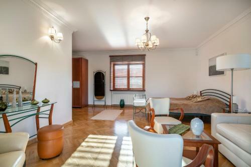 Villa Lakeland Residence