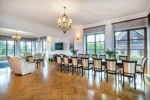 Villa Lakeland Residence