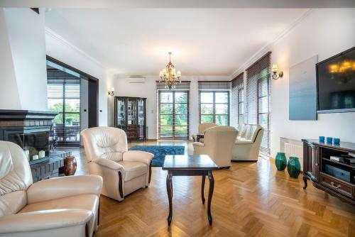 Villa Lakeland Residence
