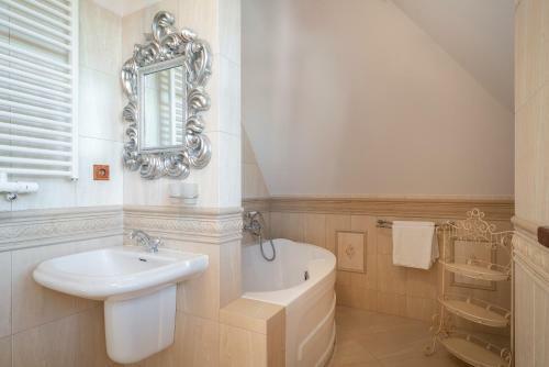 Villa Lakeland Residence