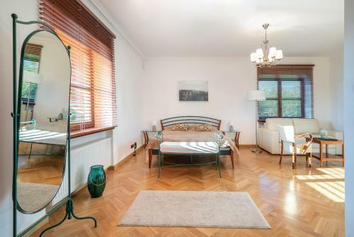 Villa Lakeland Residence
