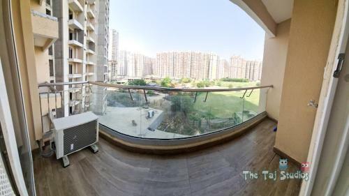 City Center ? Luxuries Studio Apartment In Mall - By Taj Studios