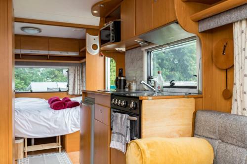 Cosy Caravan On Luxury Campsite