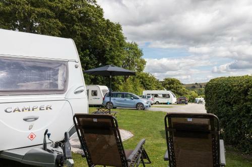 Cosy Caravan On Luxury Campsite