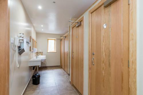 Cosy Caravan On Luxury Campsite