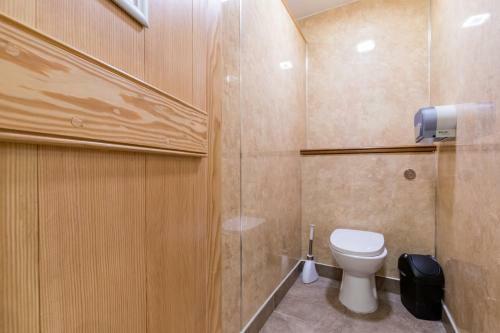 Cosy Caravan On Luxury Campsite