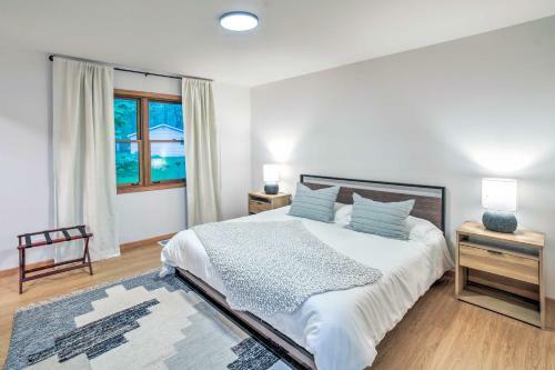 Michiana Shores Retreat With Deck And Fire Pit!