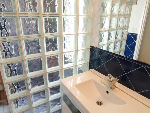 332 House In Llan��