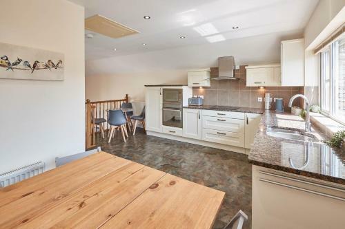 Host & Stay - Farrers View