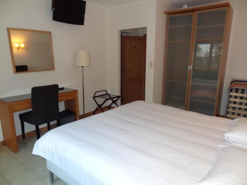 Hostal Guesthouse Les Tilleuls