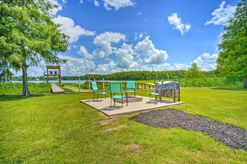 Modern Oscar Retreat Perched On False River!