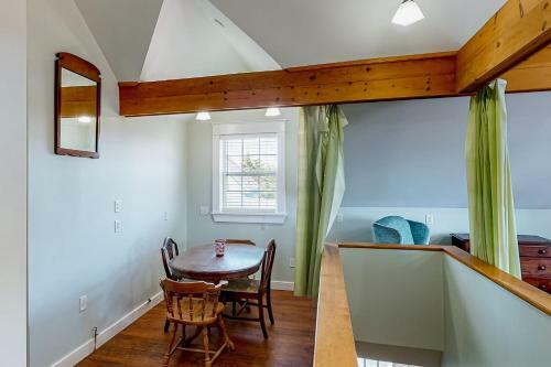 Lobster Cove Holmestead