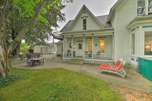 Lush Downtown Home - Walk To Lake Michigan!