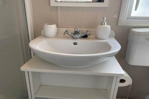 Immaculate 2-bed Sleeps 6 In Pevensey Bay