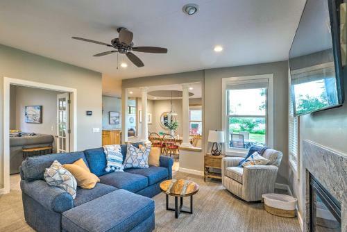 Waterfront Mound Retreat With Boat Dock Access!