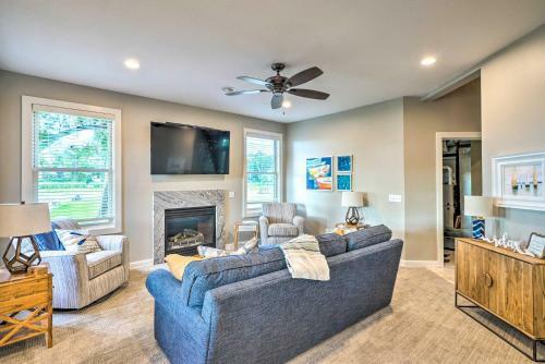 Waterfront Mound Retreat With Boat Dock Access!