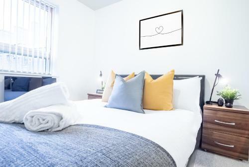 Stylish 2 Bed City Centre Apartment Sheffield - Available & Book Today