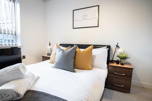 Stylish 2 Bed City Centre Apartment Sheffield - Available & Book Today