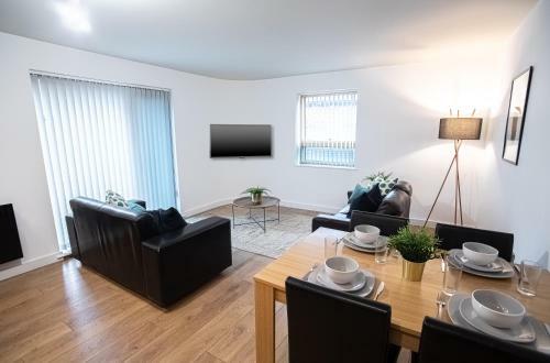 Stylish 2 Bed City Centre Apartment Sheffield - Available & Book Today
