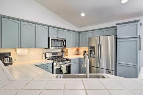 Family Reno Home With Spacious Yard And Fire Pit
