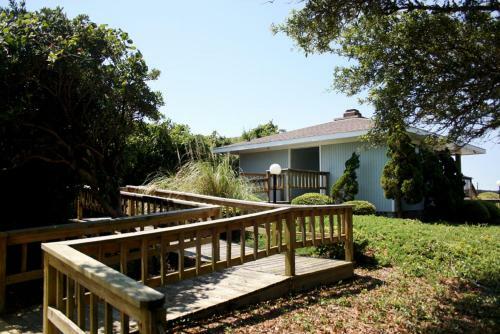 Caswell Dunes By Oak Island Accommodations
