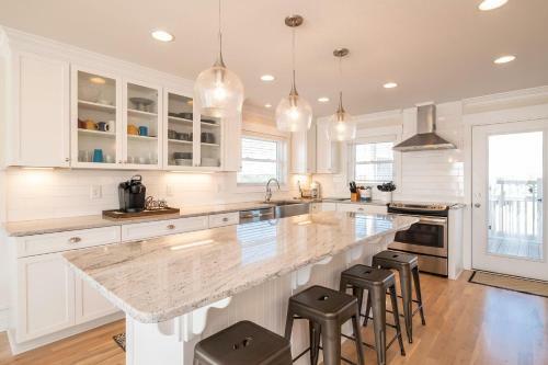 A Sea View Cottage By Oak Island Accommodations