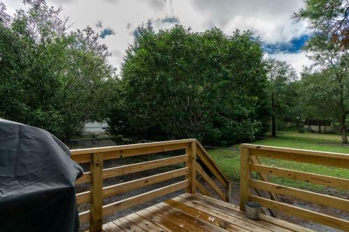 Beach Happy By Oak Island Accommodations