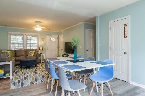 Beach Happy By Oak Island Accommodations