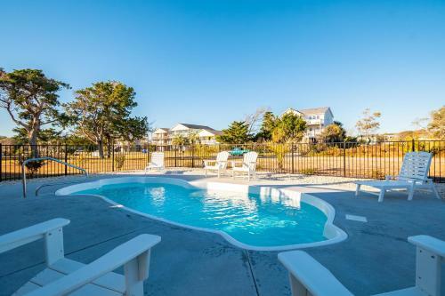 Long Call By Oak Island Accommodations