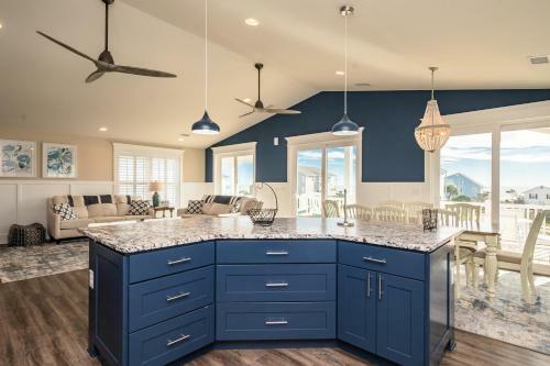 Long Call By Oak Island Accommodations