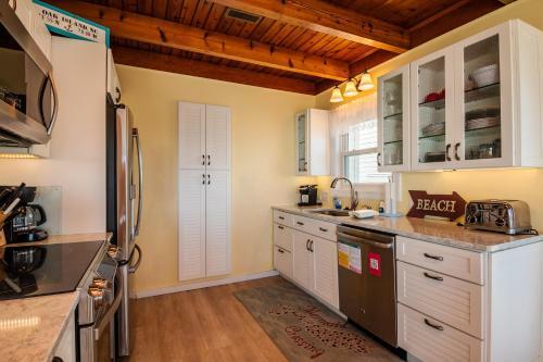 Lisa Lu By Oak Island Accommodations