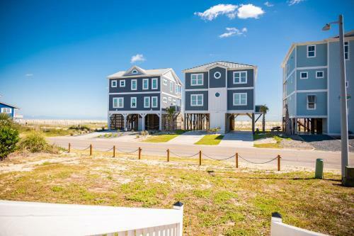 See The Sea By Oak Island Accommodations
