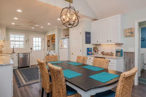 Sherrys Paradise By Oak Island Accommodations