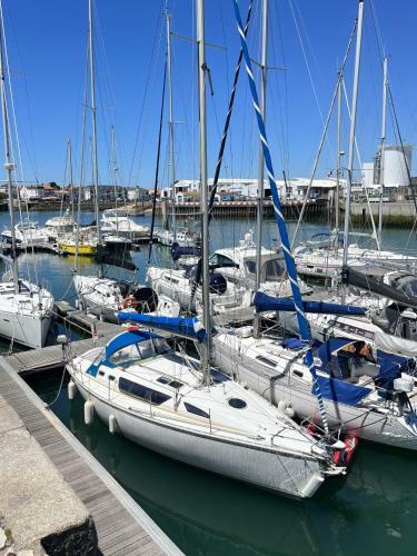 Matahari - Bateau Cocooning � Quai