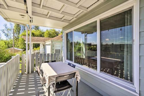 Scenic Bremerton Getaway With Spacious Deck!
