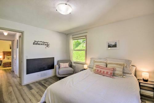 Scenic Bremerton Getaway With Spacious Deck!