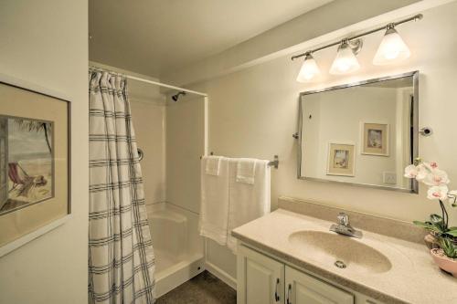 Cozy Tacoma Home Close To Beaches And Boating!